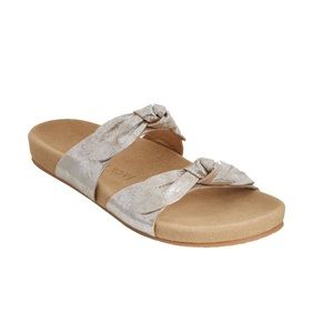 Jack Rogers Annie Sandals in Platinum